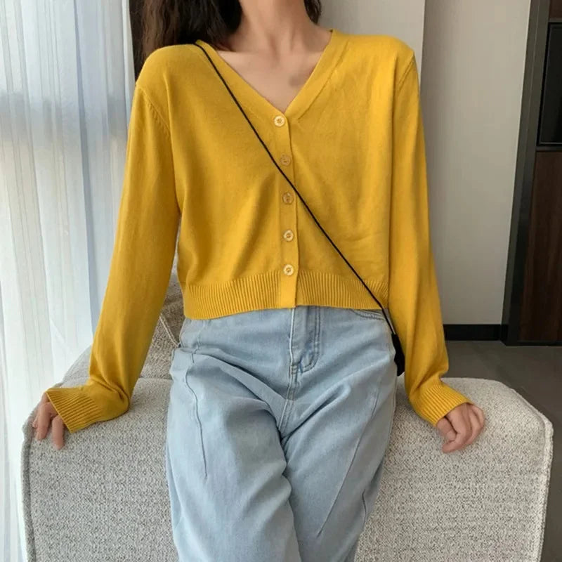 Women's cropped V-neck cardigan with ribbed cuffs and button-down front