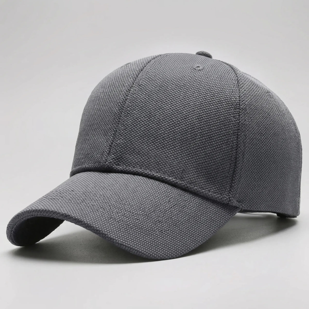 Minimalist adjustable baseball cap with flat brim for everyday wear