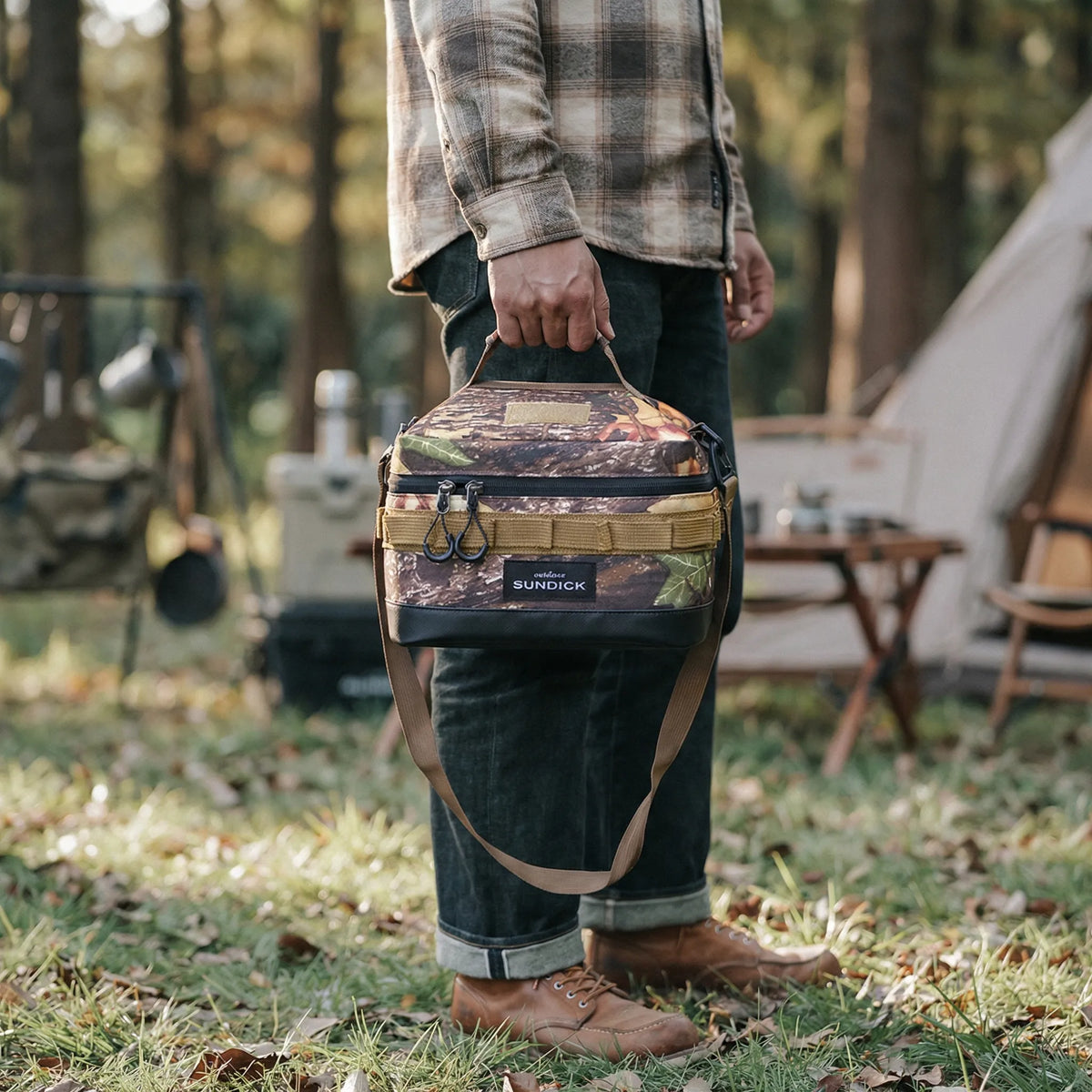 Compact insulated lunch bag with adjustable shoulder strap for outdoor meals