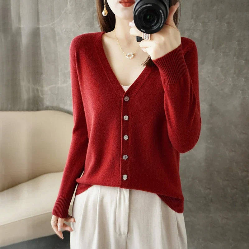 Women's V-neck button cardigan in fine knit with relaxed fit