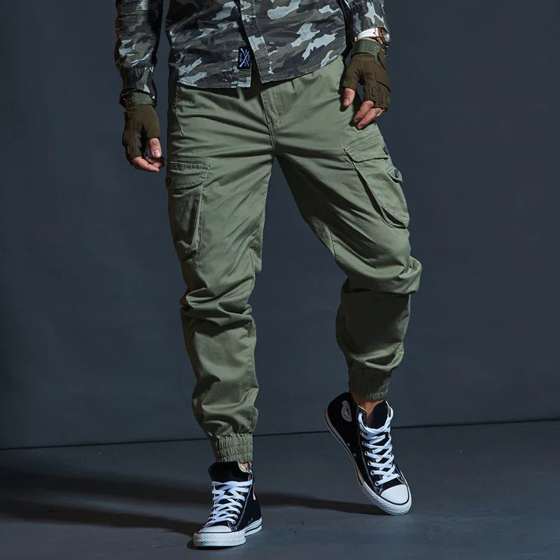 Men's multi-pocket tactical cargo trousers with tapered jogger fit
