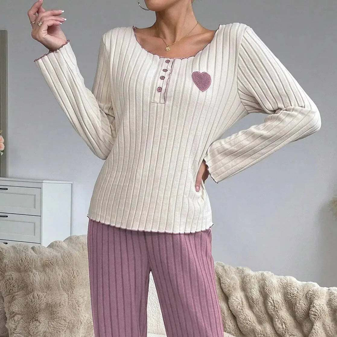 Women's ribbed pyjama set with long sleeves and ankle-length trousers