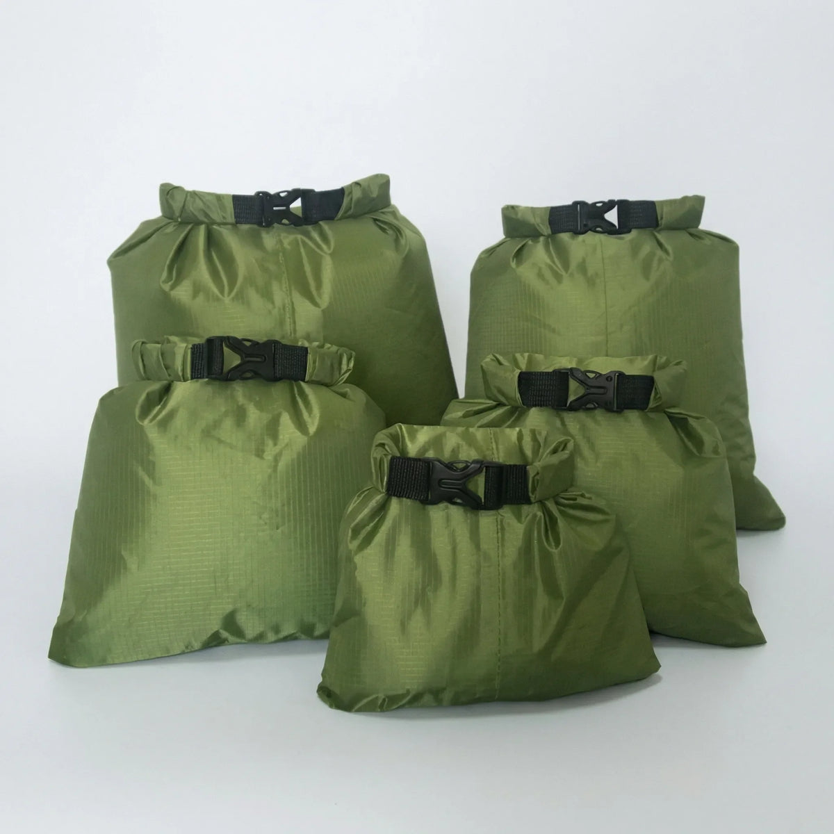 Roll top waterproof dry sacks set with quick-attach clip