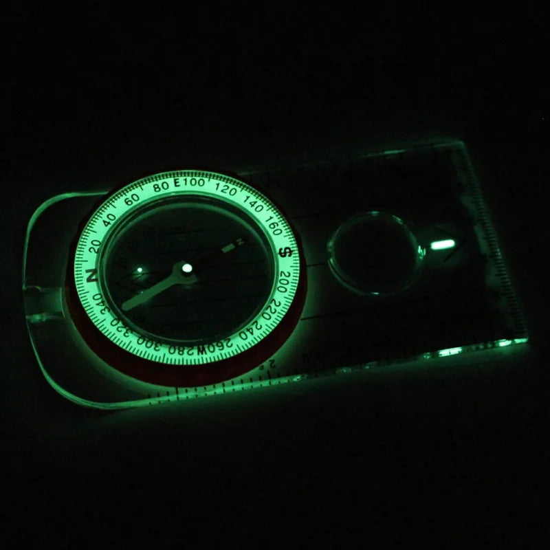 Baseplate field compass with luminous dial and map scales