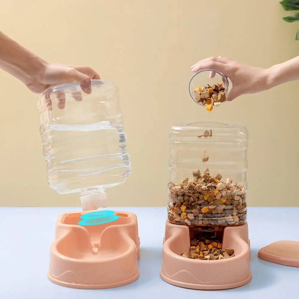 Automatic gravity pet feeder for cats and dogs with 3.8 litre reservoir