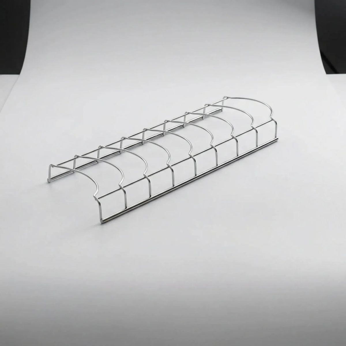 Plate organiser benchtop with vertical compartment dividers