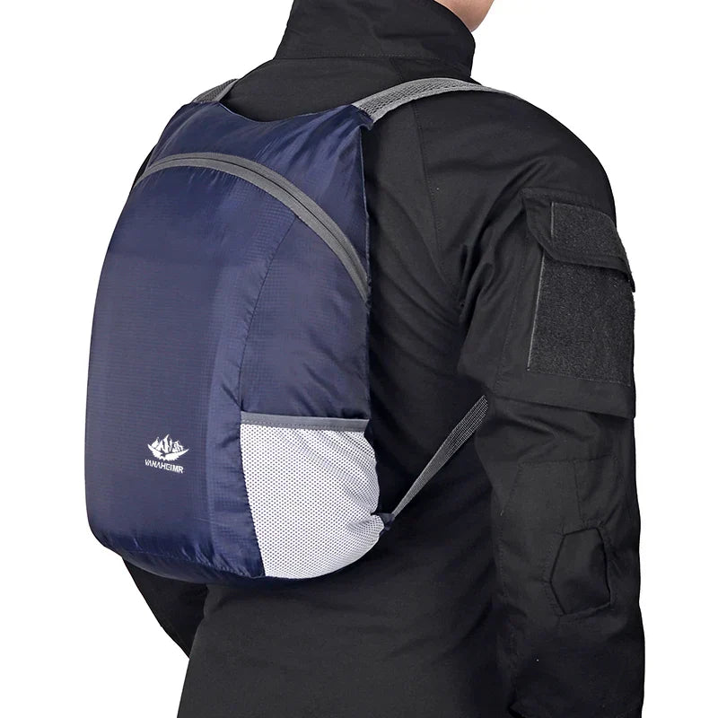 Foldable lightweight day pack with water-repellent material and ventilated mesh straps