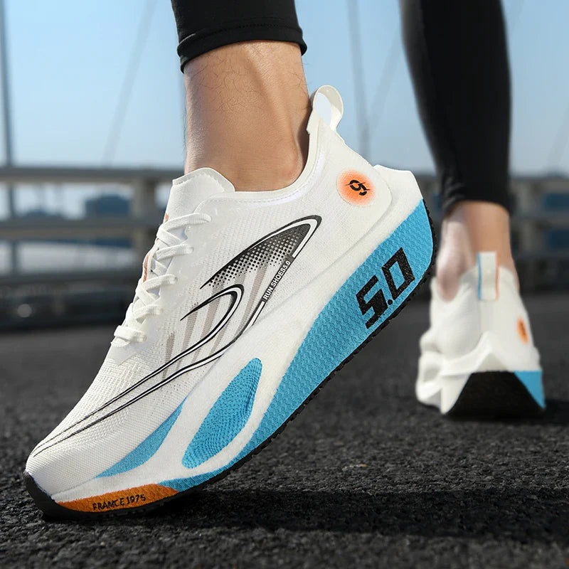 Lightweight running shoes with air cushion and breathable mesh upper