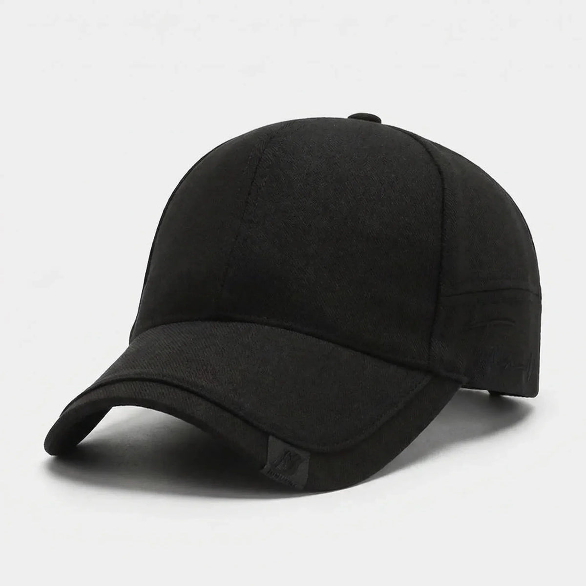 Men's minimalist baseball cap with curved brim and adjustable strap