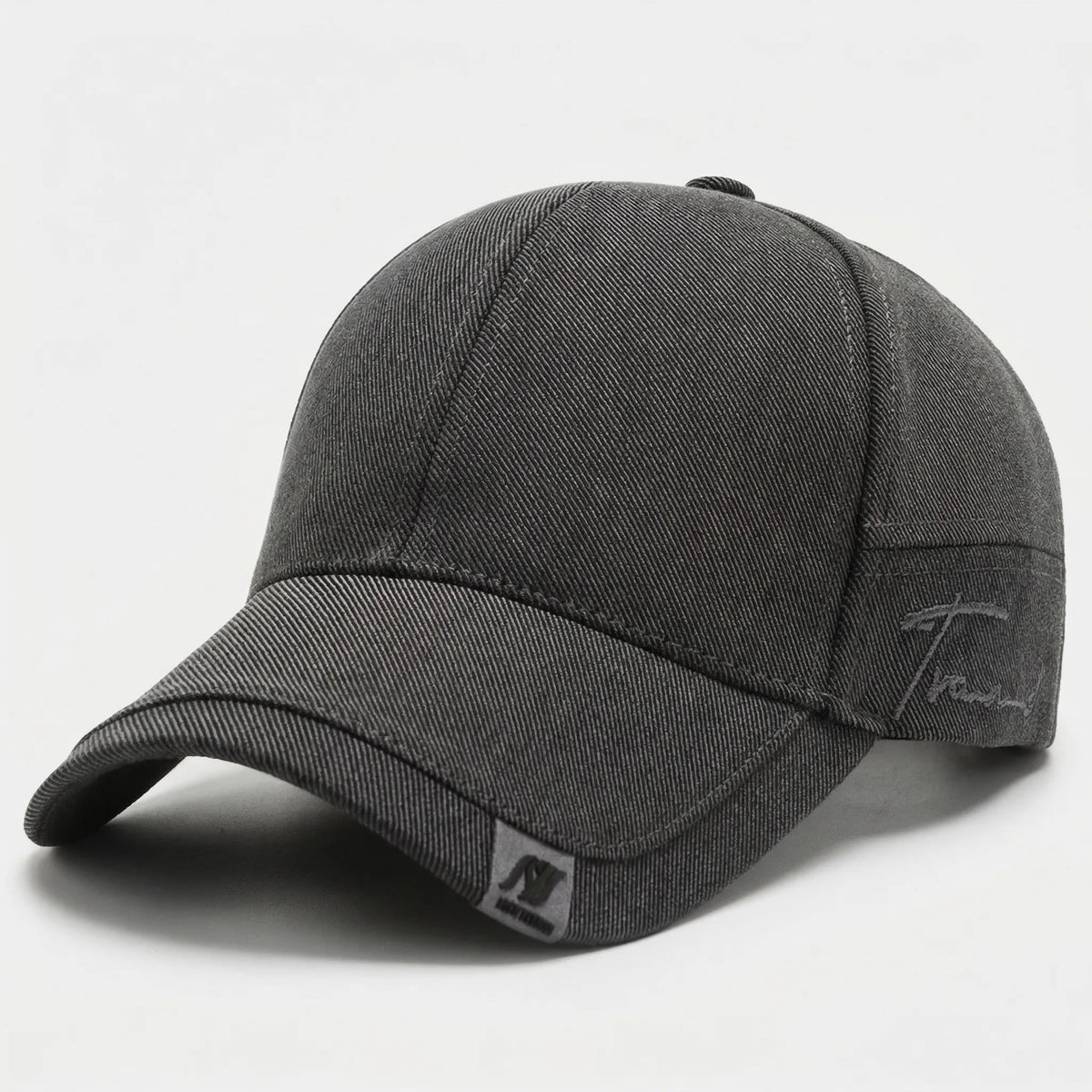 Men's minimalist baseball cap with curved brim and adjustable strap