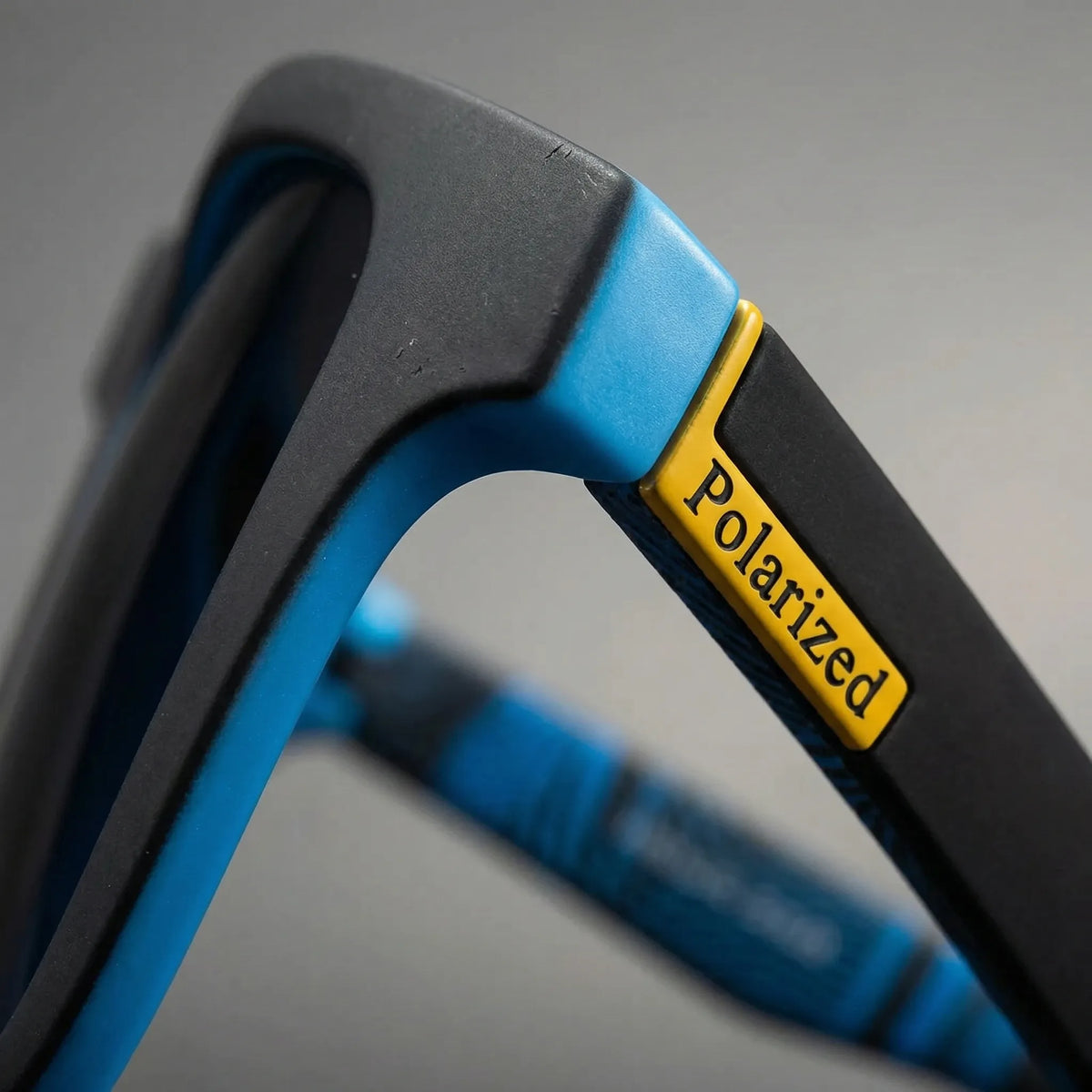 Square polarised sunglasses with UV400 protection and lightweight frame