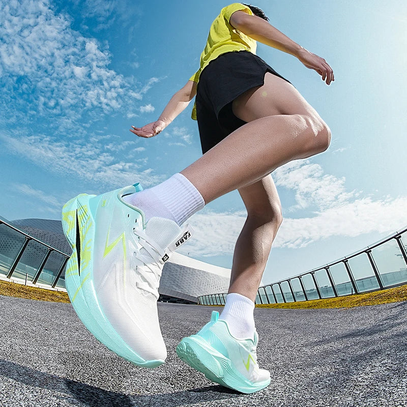 Lightweight marathon running shoe with carbon plate sole and non-slip outsole