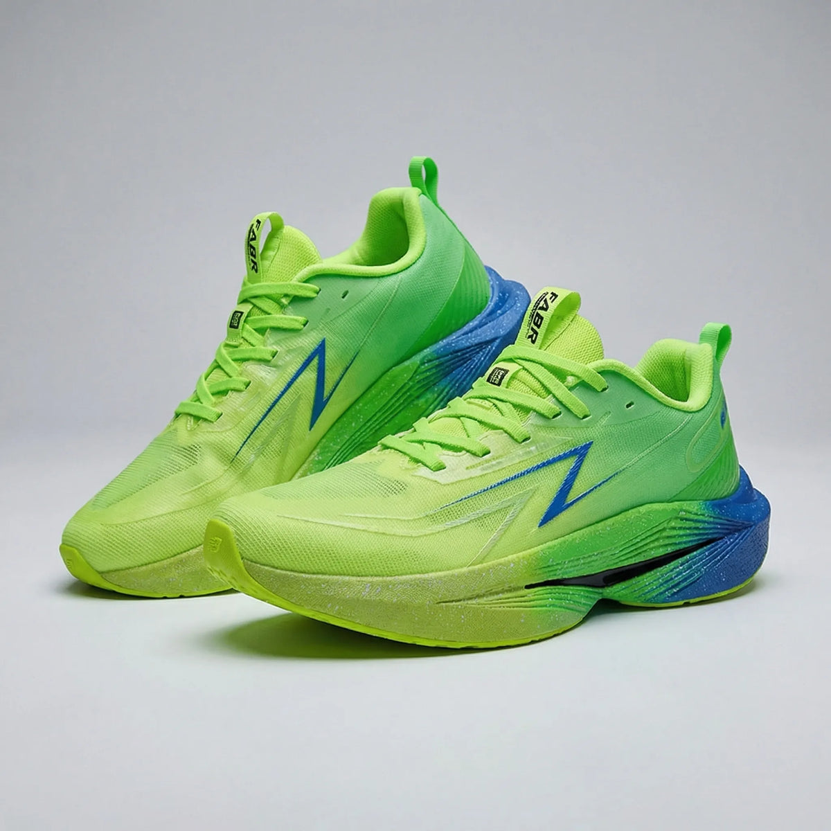 Lightweight marathon running shoe with carbon plate sole and non-slip outsole