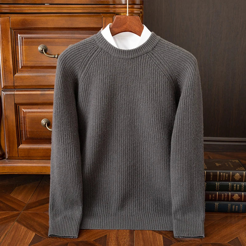 Thick merino wool pullover with raglan sleeves and crew neck