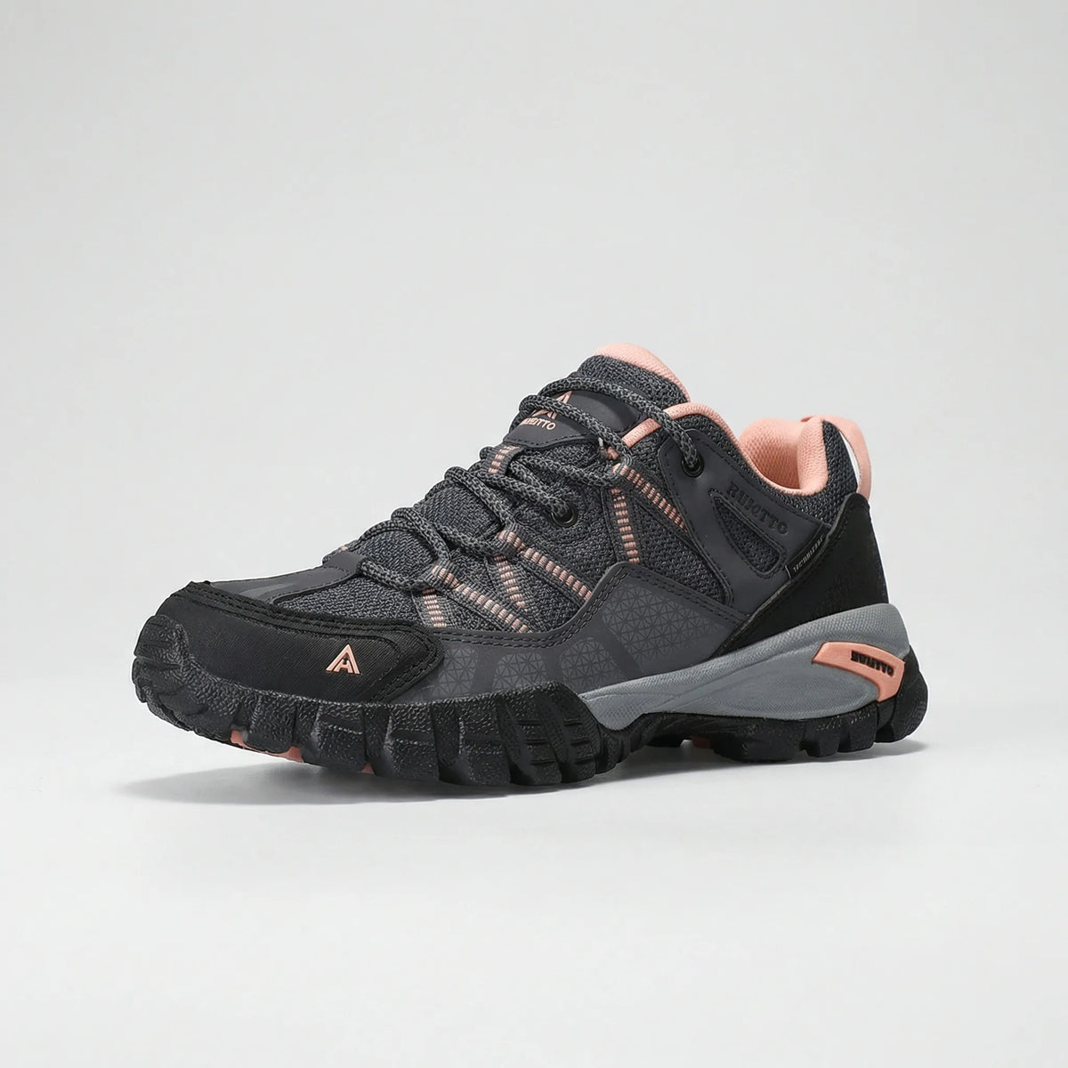 Men's breathable hiking shoes with lace-up fastening and cushioned sole