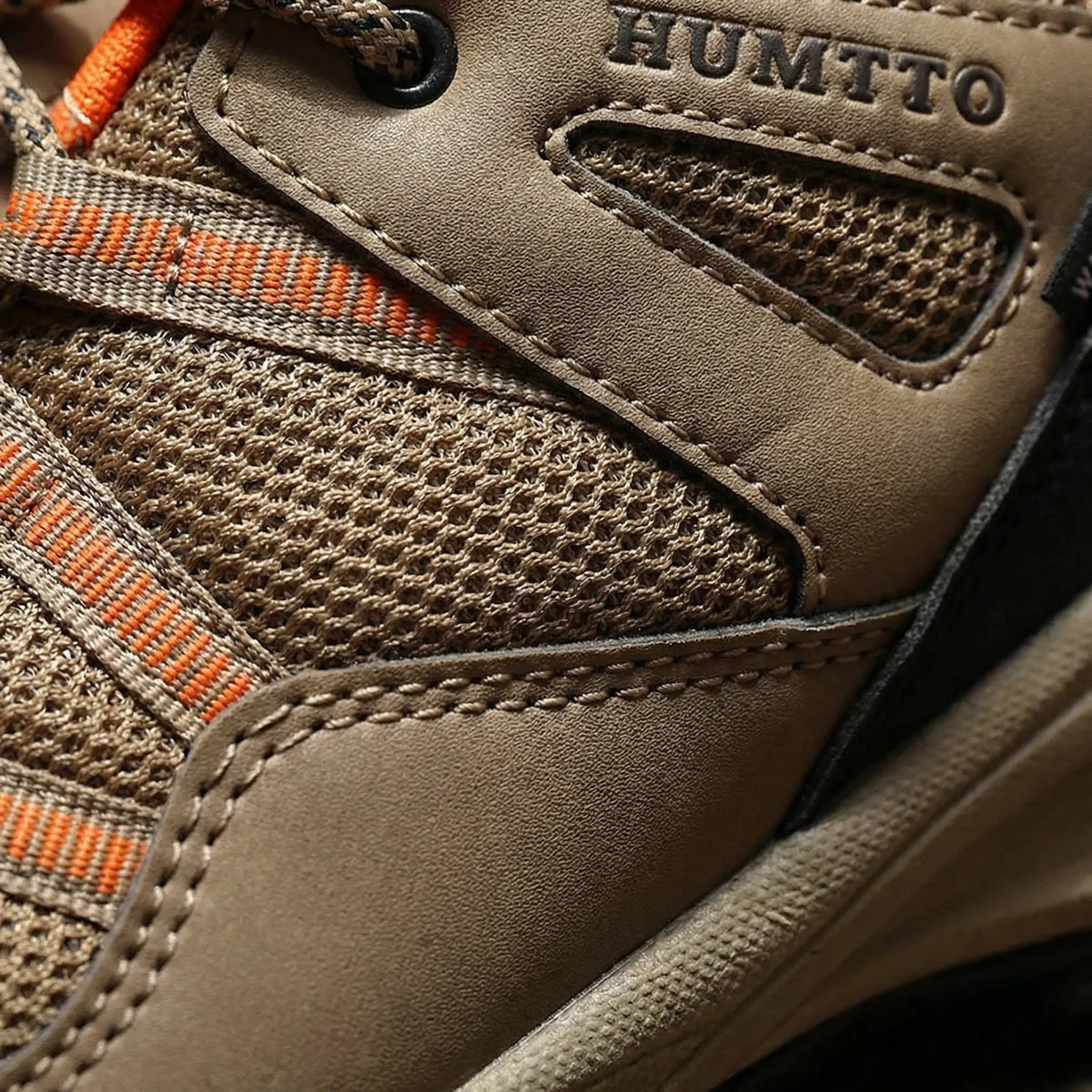 Men's breathable hiking shoes with lace-up fastening and cushioned sole