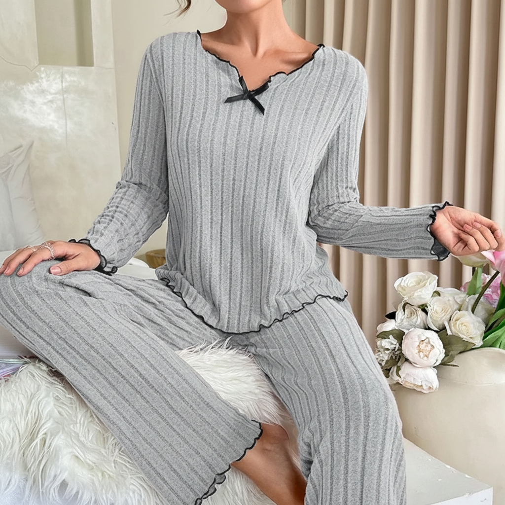 Women's striped knit pyjama set with relaxed fit and ruffle trim