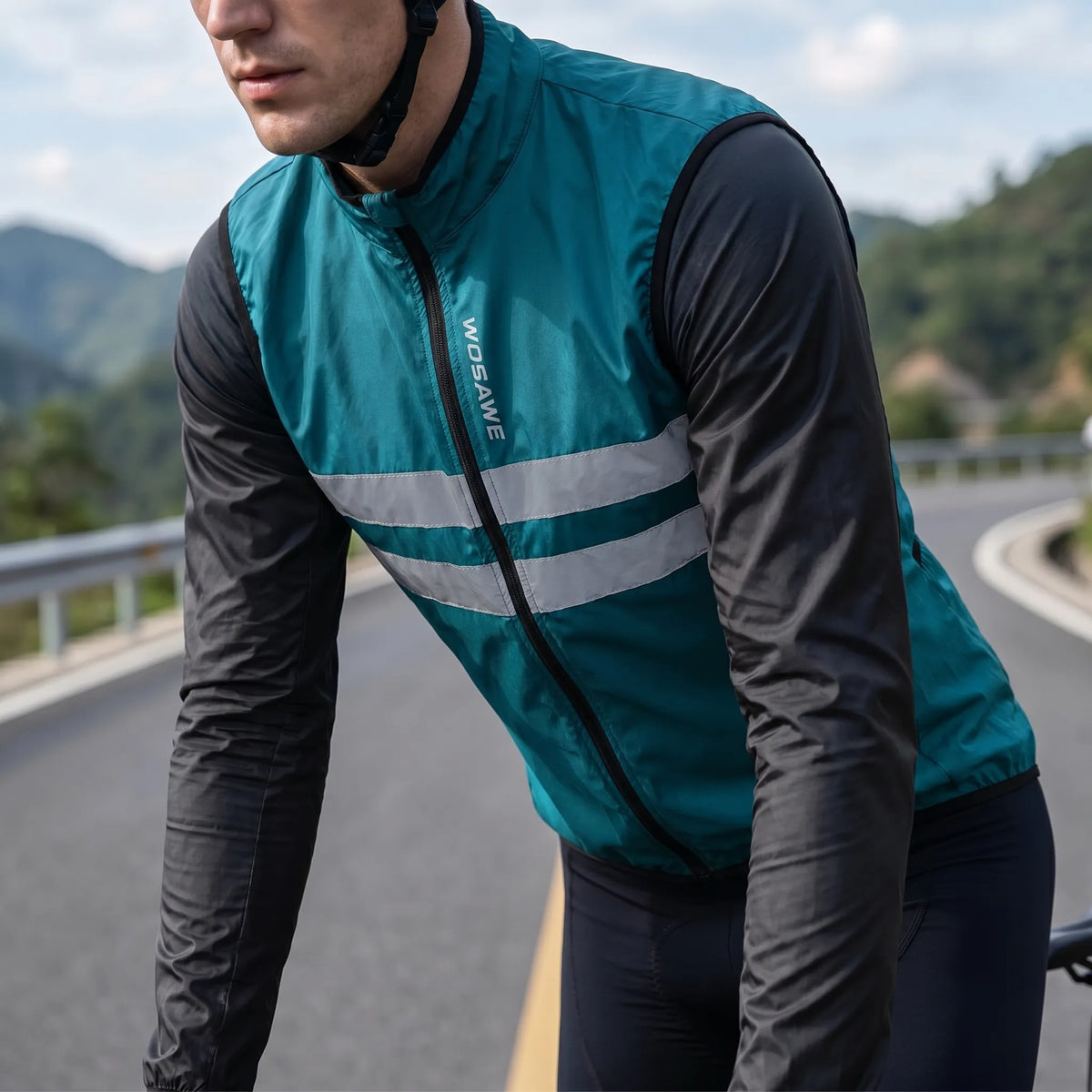 Lightweight cycling windbreaker with reflective stripes and wind-resistant shell