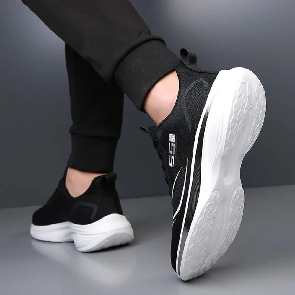 Lightweight running shoes with carbon plate and air cushion sole