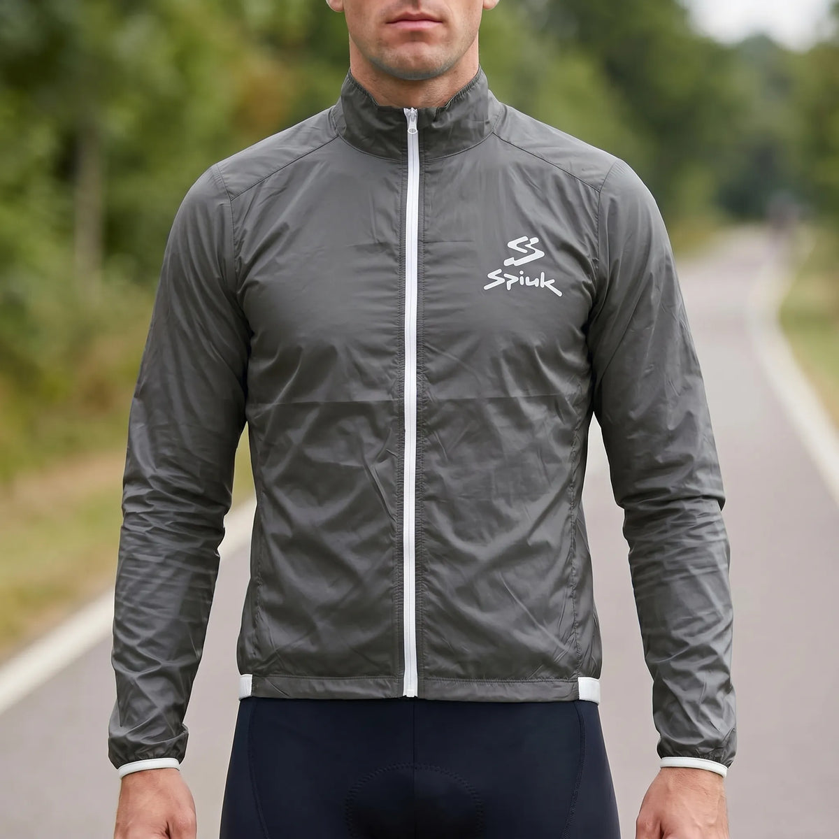 Lightweight cycling windbreaker with water-repellent finish and athletic fit