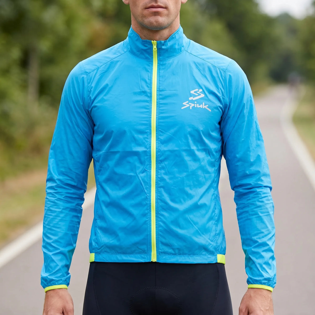 Lightweight cycling windbreaker with water-repellent finish and athletic fit