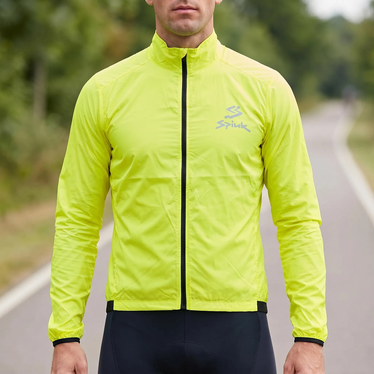 Lightweight cycling windbreaker with water-repellent finish and athletic fit
