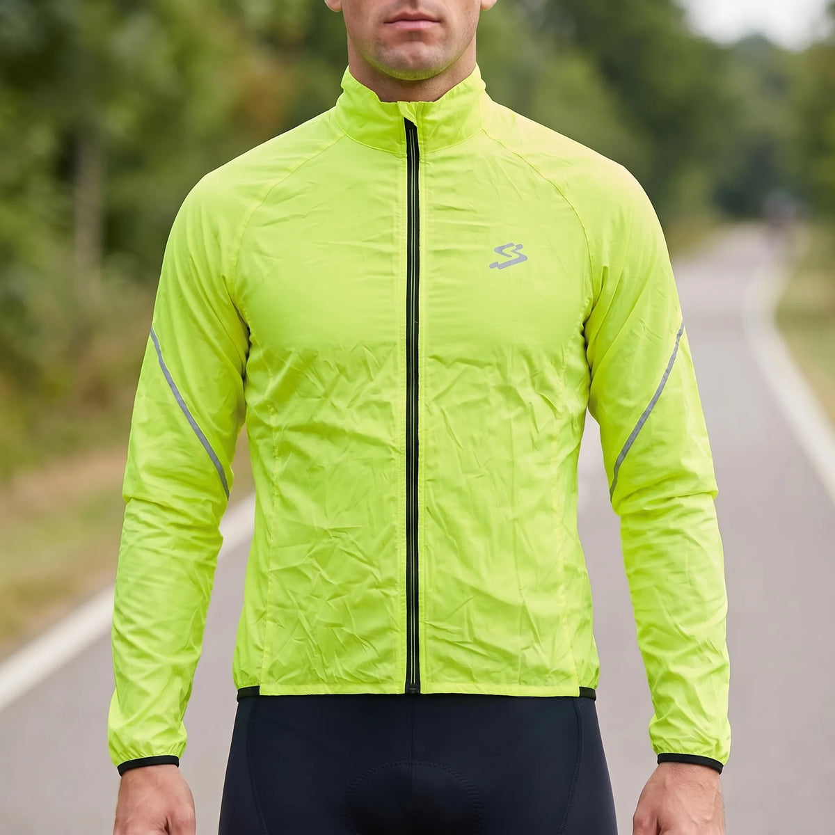 Lightweight cycling windbreaker with water-repellent finish and athletic fit