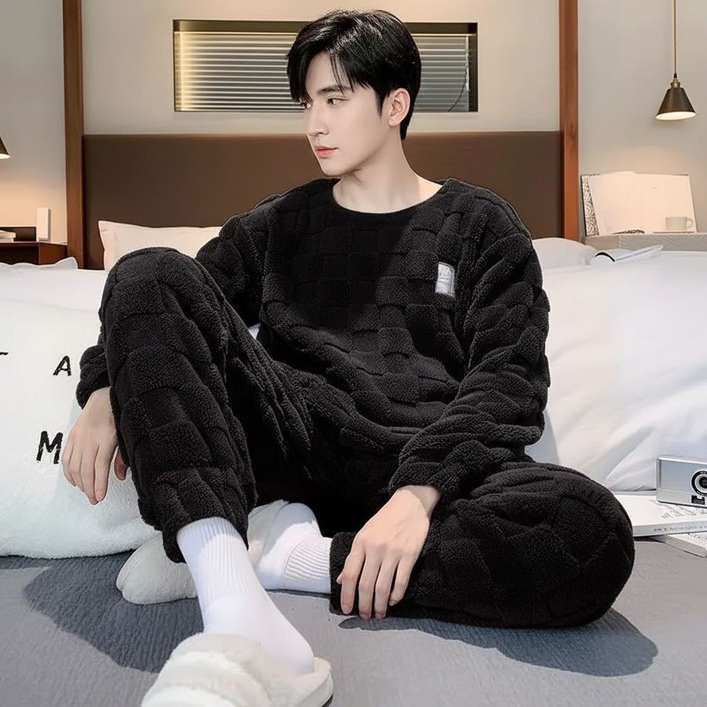 Men's thick warm pyjama set with plush thermal fabric and long sleeves
