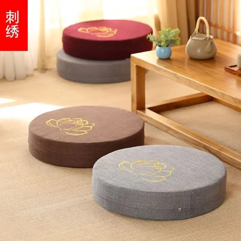 Round meditation cushion with firm support and removable cover