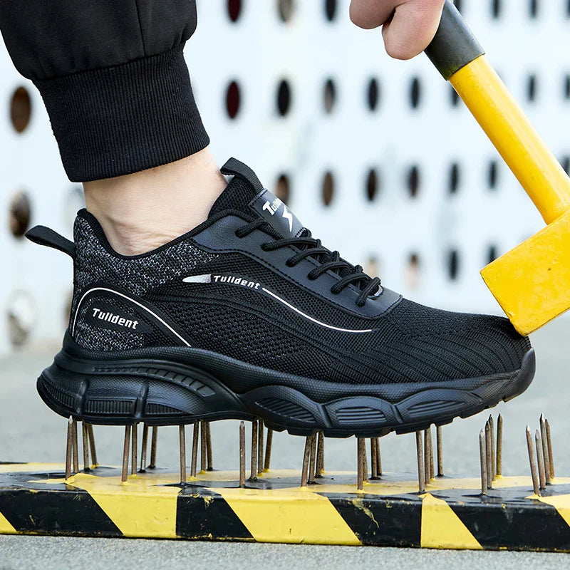 Men's safety work boots with impact protection and non-slip tread