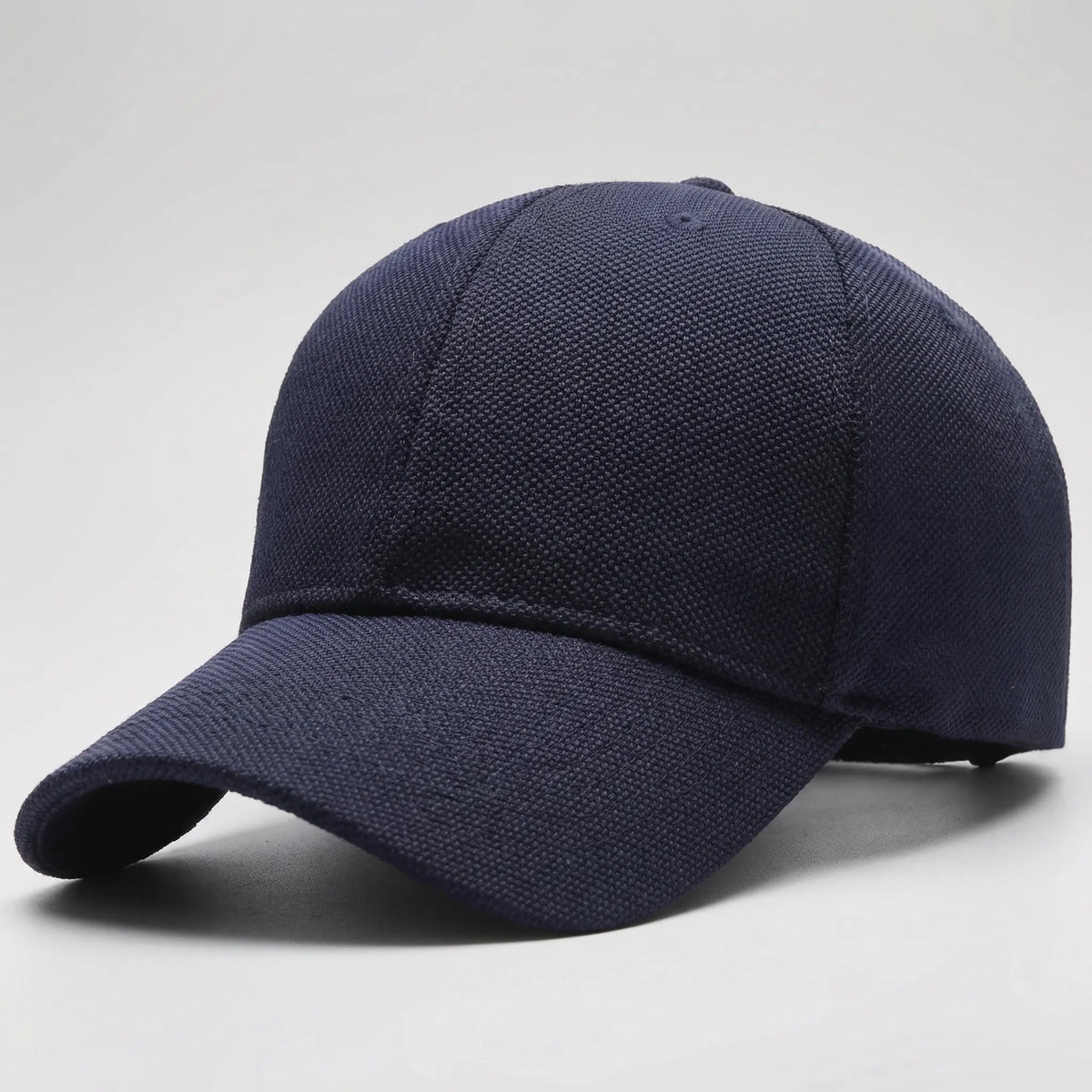 Minimalist adjustable baseball cap with flat brim for everyday wear