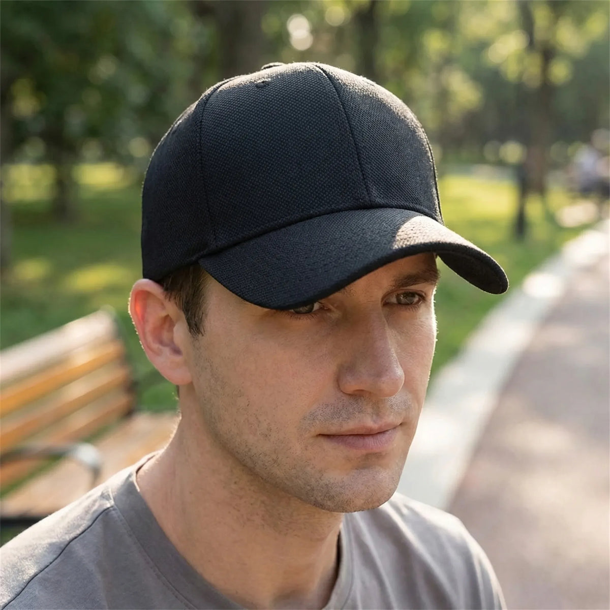 Minimalist adjustable baseball cap with flat brim for everyday wear