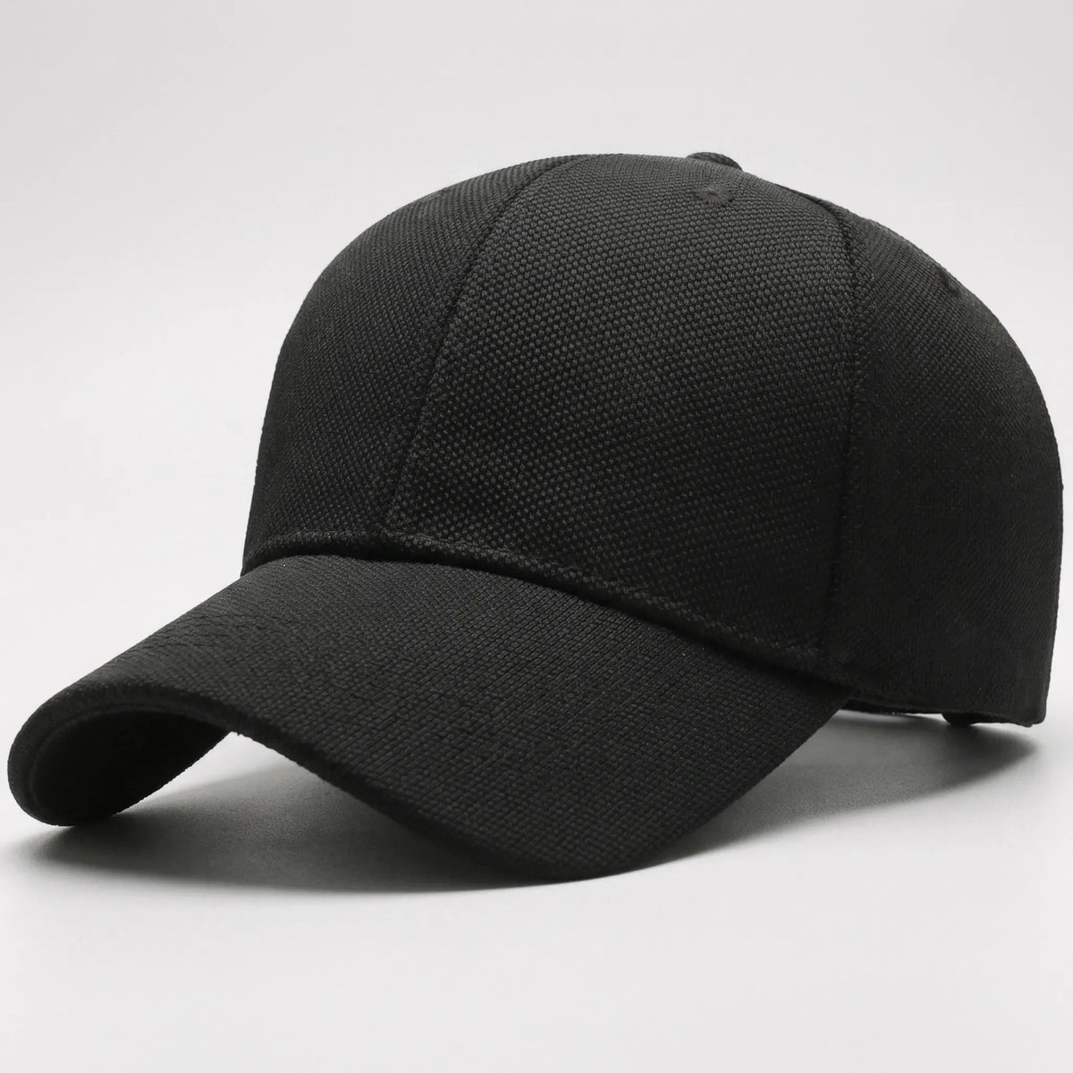 Minimalist adjustable baseball cap with flat brim for everyday wear
