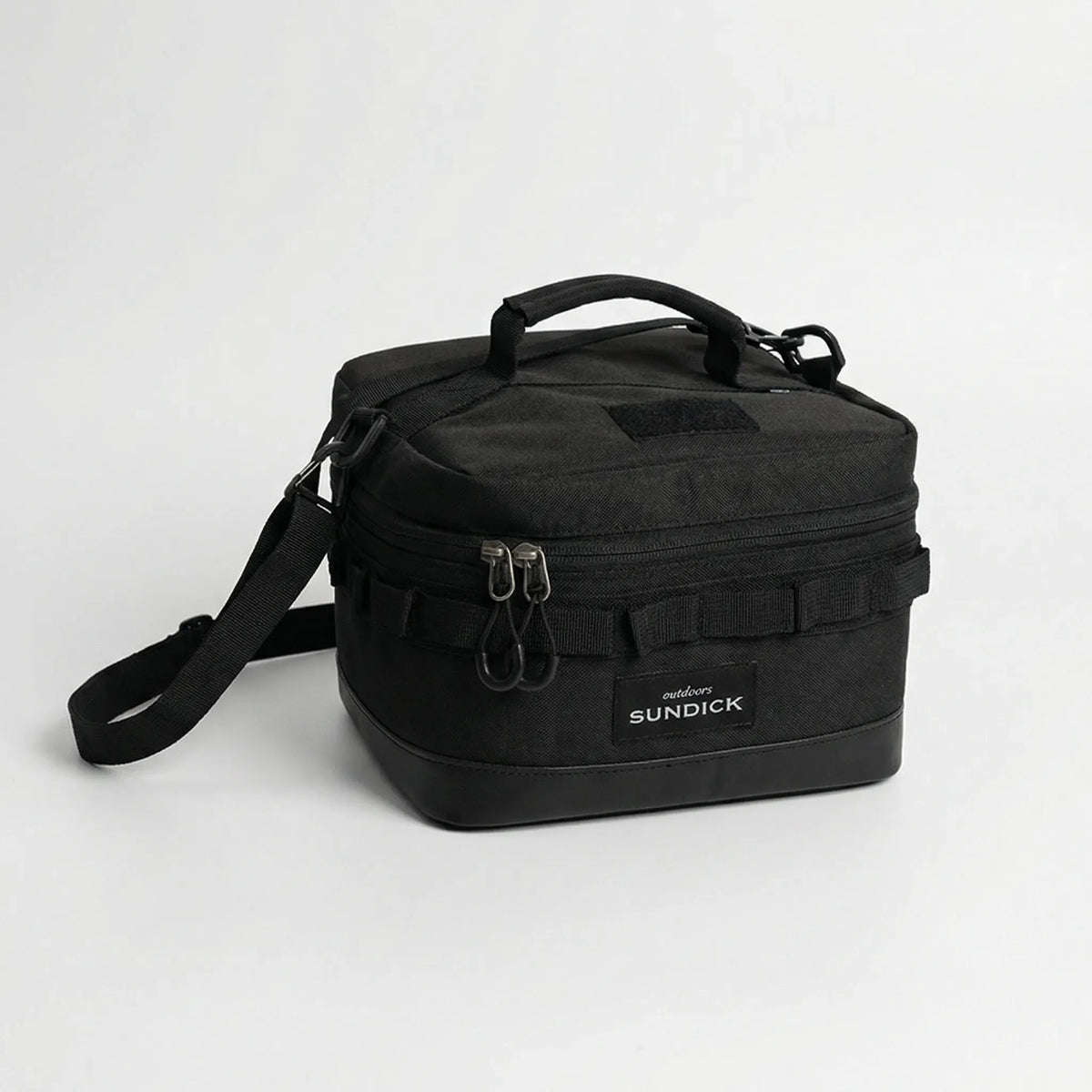 Compact insulated lunch bag with adjustable shoulder strap for outdoor meals