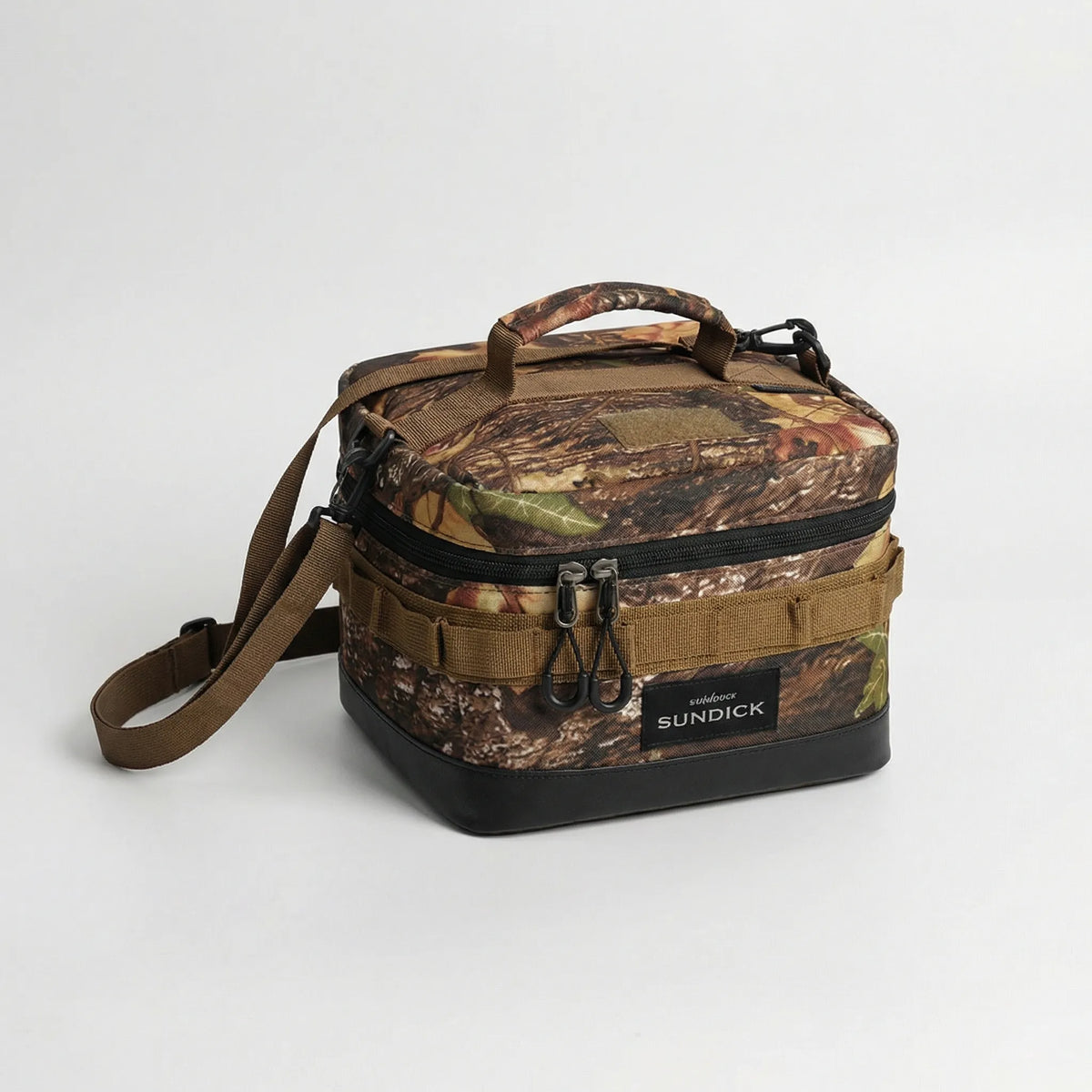 Compact insulated lunch bag with adjustable shoulder strap for outdoor meals