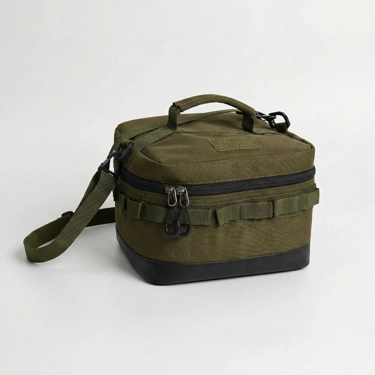 Compact insulated lunch bag with adjustable shoulder strap for outdoor meals