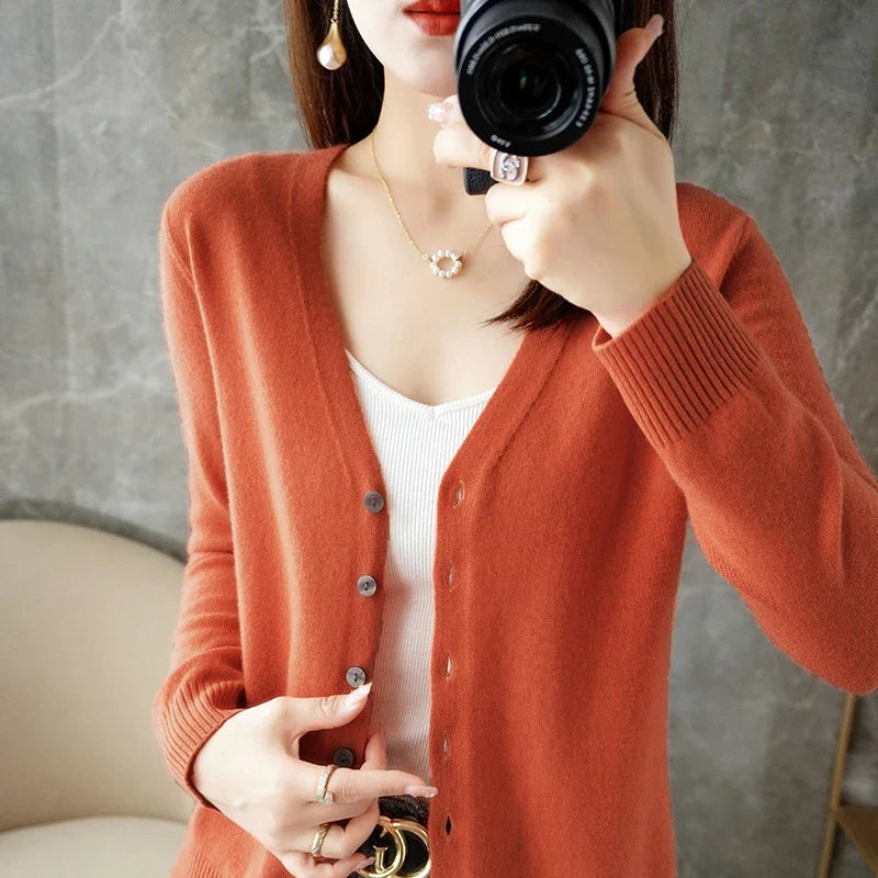 Women's V-neck button cardigan in fine knit with relaxed fit
