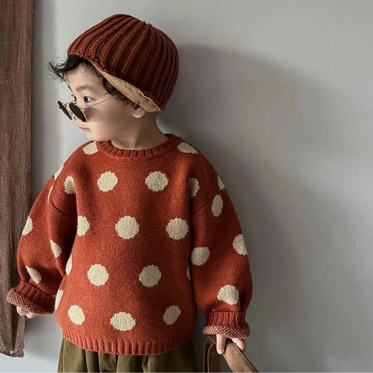 Kids polka-dot knit jumper with long sleeves and ribbed cuffs
