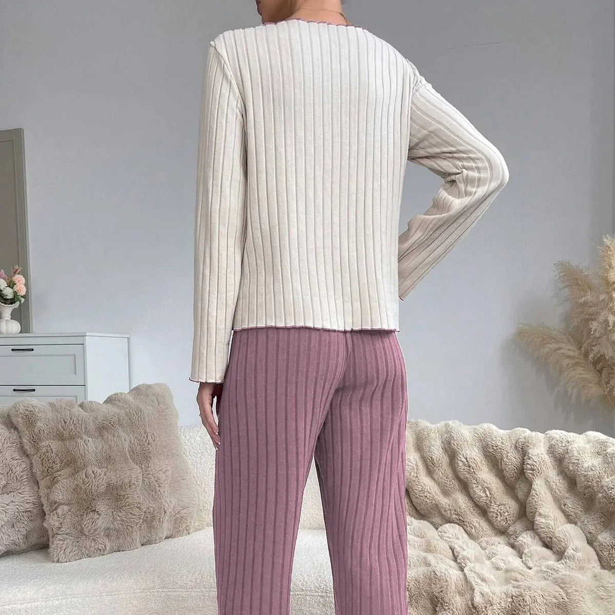 Women's ribbed pyjama set with long sleeves and ankle-length trousers