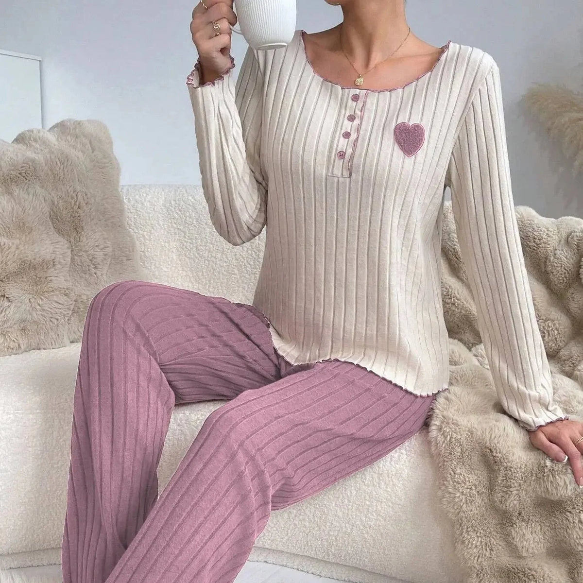 Women's ribbed pyjama set with long sleeves and ankle-length trousers