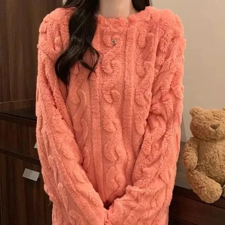 Women's plush pyjama set with long sleeves and ankle pants