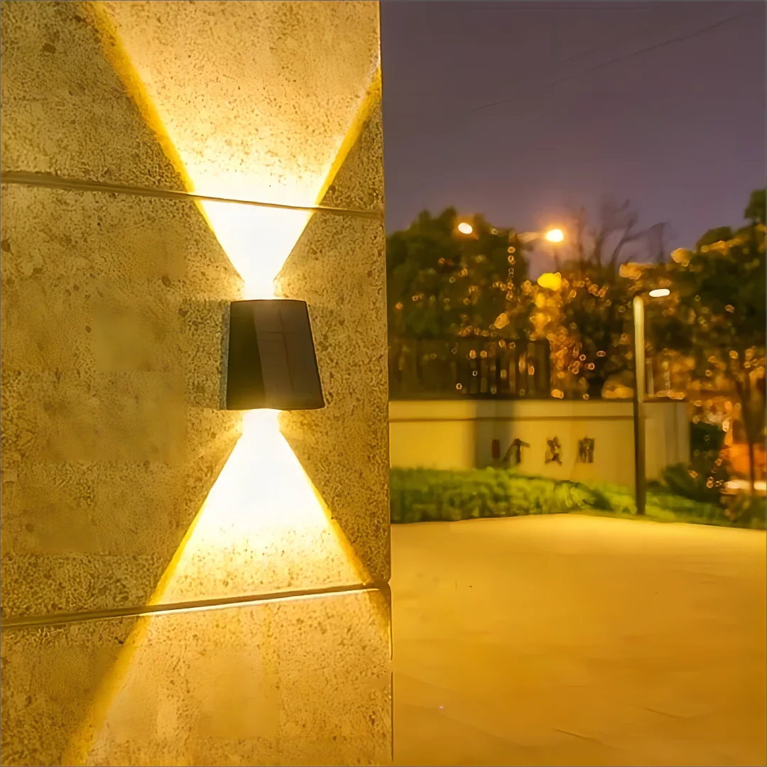 Solar-powered outdoor wall light with dual up-down beam pattern