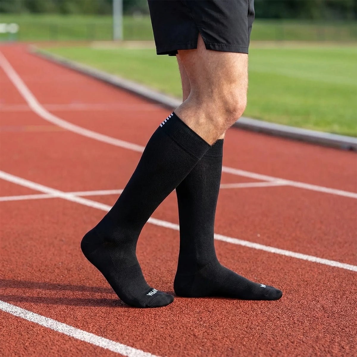 Knee-high compression sports socks with breathable fine-knit fabric and reinforced heel