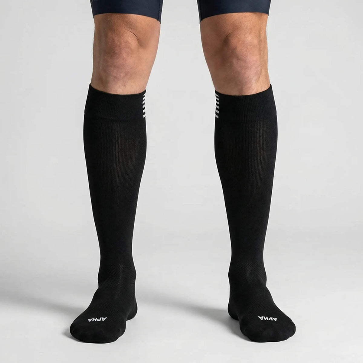 Knee-high compression sports socks with breathable fine-knit fabric and reinforced heel