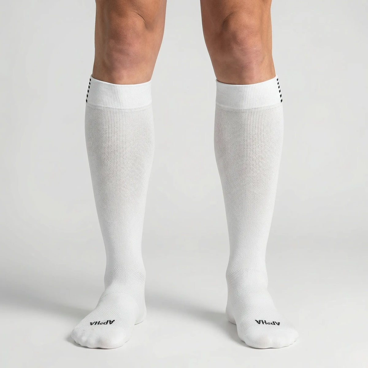 Knee-high compression sports socks with breathable fine-knit fabric and reinforced heel
