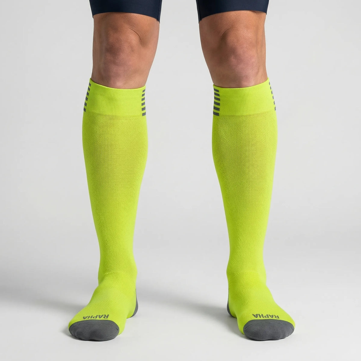 Knee-high compression sports socks with breathable fine-knit fabric and reinforced heel