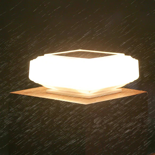 Solar post cap light with 30 LEDs and waterproof design for garden fences