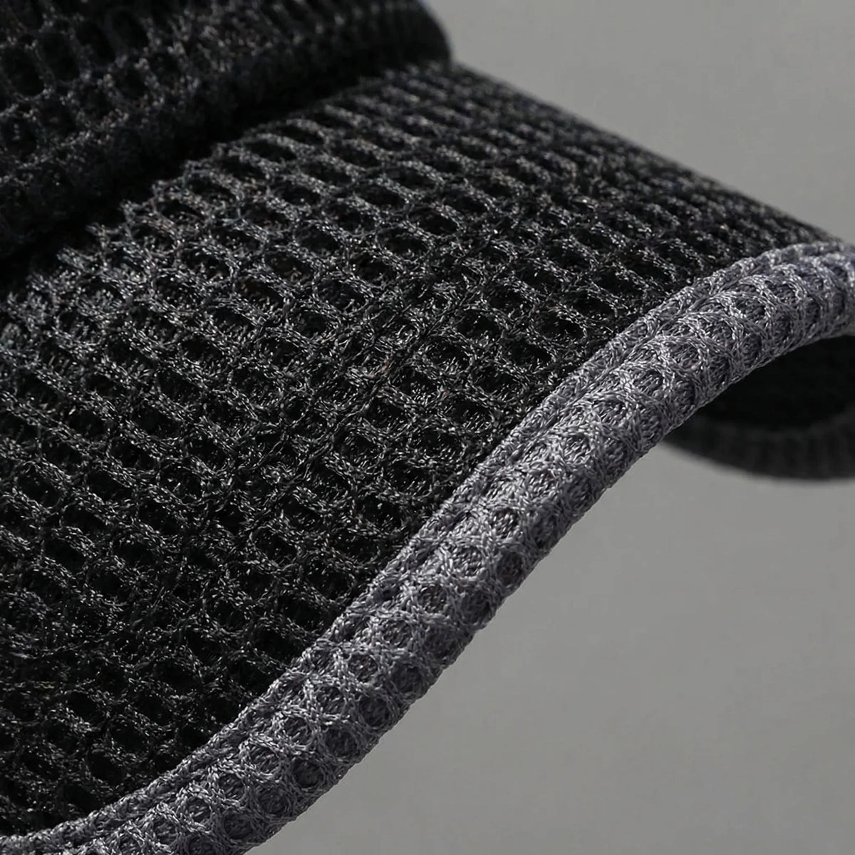 Breathable mesh baseball cap with snapback closure for outdoor wear
