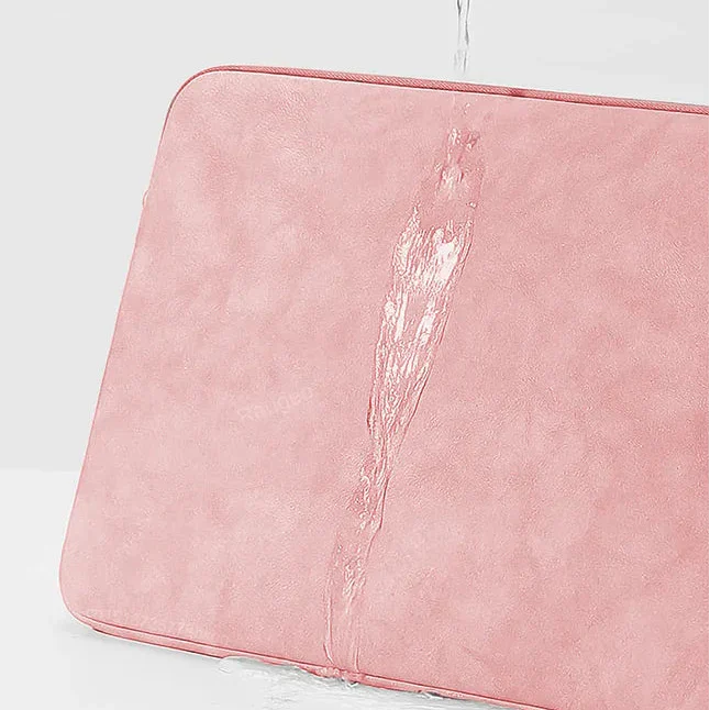 Slim laptop sleeve with water-repellent padding and full-length zip