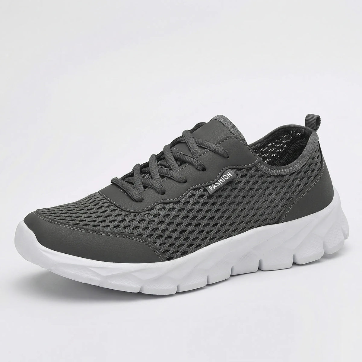Lightweight men's running shoes with breathable mesh upper and cushioned sole